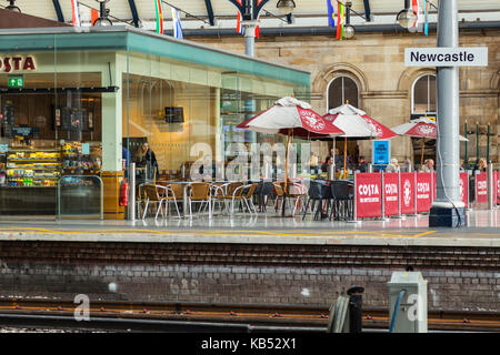 Platforms and Refreshment Facilities at Newcastle Central Station Stock Photo