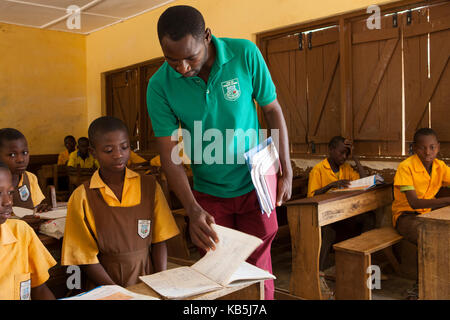 A male teacher teaching a classroom of children at a primary school in Ghana, West Africa, Africa Stock Photo