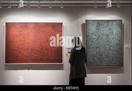 Hong Kong, China. 28th Sep, 2017. A visitor visits a preview exhibition of Christie's Hong Kong 2017 Autumn Auction in Hong Kong, south China, Sept. 28, 2017. The auction will be held from Nov. 24 to 29 in Hong Kong. Credit: Liu Yun/Xinhua/Alamy Live News Stock Photo