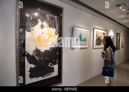 Hong Kong, China. 28th Sep, 2017. A visitor visits a preview exhibition of Christie's Hong Kong 2017 Autumn Auction in Hong Kong, south China, Sept. 28, 2017. The auction will be held from Nov. 24 to 29 in Hong Kong. Credit: Liu Yun/Xinhua/Alamy Live News Stock Photo