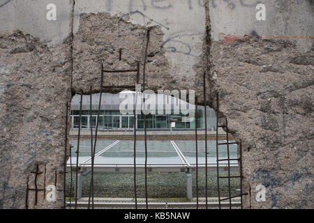 Berlin, Germany. 26th Sep, 2017. The visitor center on the grounds of the memorial site Topographie des Terrors can be seen through a hole in the former border wall in Berlin, Germany, 26 September 2017. The online service TripAdvisor named the facility the best museum of Germany. The Topographie des Terrors is also the most visited museum of the city with 1.3 million visitors per year. Credit: Paul Zinken/dpa/Alamy Live News Stock Photo