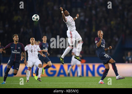 Paris, Frankreich. 27th Sep, 2017. left to right Neymar Jr. (Paris Saint-Germain), Thiago (FCB), David Alaba (FCB), Kylian Mbappe (Paris Saint-Germain). GES/ Fussball/ Champions League: Paris Saint-Germain - FC Bayern Munich, 27.09.2017 Football/Soccer: Champions League: Paris Saint-Germain vs FC Bayern Munich, Paris, September 27, 2017 |usage worldwide Credit: dpa/Alamy Live News Stock Photo