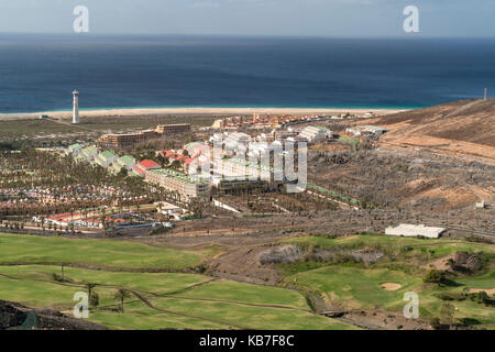 Leuchtturm von Morro Jable oder Faro de Morro Jable, Golfplatz und die Küste bei Jandia,  Insel Fuerteventura, Kanarische Inseln, Spanien |   Morro Ja Stock Photo