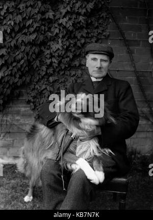 AJAXNETPHOTO. 1890 - 1914 (APPROX). LOCATION UNKNOWN. - ELDERLY MAN IN CAP SEATED WITH A DOG POSING FOR THE CAMERA. PHOTOGRAPHER:UNKNOWN © DIGITAL IMAGE COPYRIGHT AJAX VINTAGE PICTURE LIBRARY SOURCE: AJAX VINTAGE PICTURE LIBRARY COLLECTION REF:AVL 172109 1774 Stock Photo