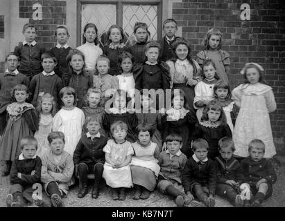 AJAXNETPHOTO. 1890-1914 (APPROX). LOCATION UNKNOWN. - SCHOOL PORTRAIT - CLASS GROUP POSING FOR THE CAMERA. PHOTOGRAPHER:UNKNOWN © DIGITAL IMAGE COPYRIGHT AJAX VINTAGE PICTURE LIBRARY SOURCE: AJAX VINTAGE PICTURE LIBRARY COLLECTION REF:AVL 172109 11 Stock Photo