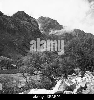 Die Landschaft im Gebirgstal Callejon de Huaylas im Hochgebirge der Anden, Peru 1960er Jahre. Landscape in the valley Callejon de Huaylas at the Andes mountain range, Peru 1960s. Stock Photo