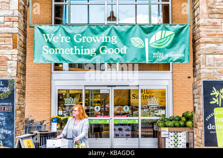 https://l450v.alamy.com/450v/kbagdg/fairfax-usa-september-8-2017-people-entering-exiting-whole-foods-market-kbagdg.jpg