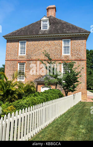 Colonial Williamsburg Virginia,18th-century America,College of William & Mary,university,historic campus,President’s House,exterior,picket fence,VA170 Stock Photo