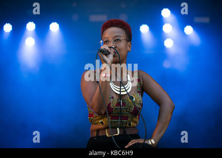 The Norwegian soul and jazz singer Miss Tati originates from Angola and Portugal before she ended up in Bergen where she is known as “Norway’s sassy soul mistress”. Here she performs a live concert at the Norwegian music festival Øyafestivalen 2015. Norway, 15/08 2015. Stock Photo