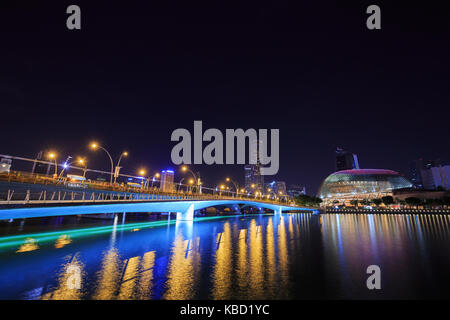 Jubilee Bridge of Singapore city at night Stock Photo