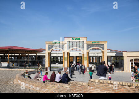 SAMARKAND, UZBEKISTAN - OCTOBER 15, 2016: Central gate to the Siab market Stock Photo