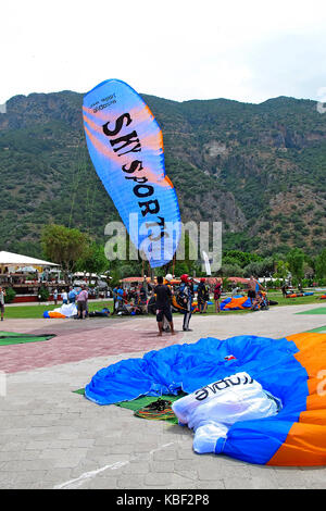 Paraglide-r landing in Olu Deniz town, Turkey Stock Photo