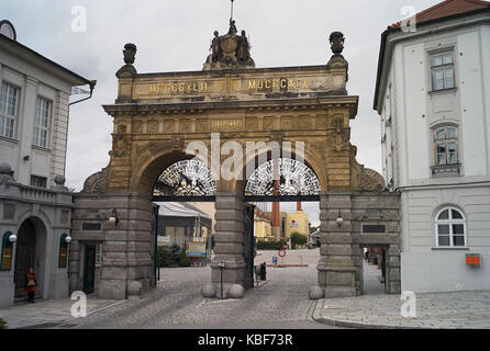 Pilsen, Czech Republic. 13th Sep, 2017. View of the entrance to the Pilsner Urquell brewery in Pilsen, Czech Republic, 13 September 2017. 175 years ago, the first Pils was brewerd in Pilsen (Plzn). Credit: Michael Heitmann/dpa/Alamy Live News Stock Photo