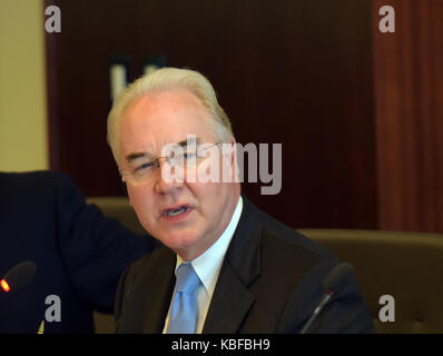 Washington, USA. 27th Sep, 2017. File photo taken on Sept. 27, 2017 shows U.S. Health and Human Services (HHS) Secretary Tom Price at an event in Washington, DC, the United States. U.S. Health and Human Services (HHS) Secretary Tom Price resigned on Sept. 29, said the White House. Credit: Yin Bogu/Xinhua/Alamy Live News Stock Photo