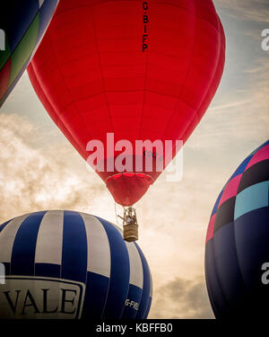 York, UK. 30th September, 2017. A mass balloon launch took place at sunrise from York Knavesmire as part of the first ever York Balloon Fiesta. Over 30 balloons took to the skies watched by hundreds of onlookers. The launch is part of a three day event which runs until Sunday the 1st of October. Photo Bailey-Cooper Photography/Alamy Live News Stock Photo