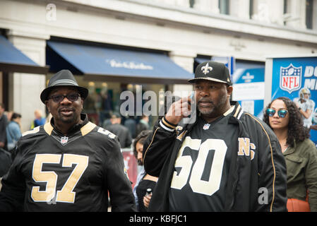 London, UK. 30 September 2017. NFL on Regent Street. Credit: A.Bennett Credit: andrew bennett/Alamy Live News Stock Photo