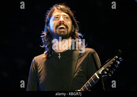 Dave Grohl, performing live with the Foo Fighters, V2007, Hylands Park, Chelmsford, 18th August 2007 Stock Photo