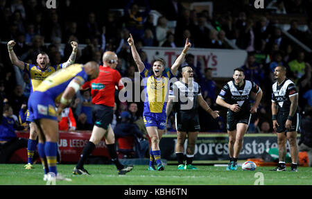Leeds Rhinos Matt Parcell (centre) celebrates their win against Hull FC, during the Betfred Super League Semi-Final match at the Headingley Carnegie Stadium, Leeds. Stock Photo