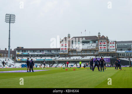 London,UK. 27 September The England squad warm up ahed of the game. England v West Indies. In the fourth Royal London One Day International at the Kia Stock Photo