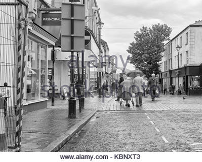 people shopping in the rain in neath town centre south wales Stock ...