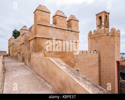 Adarve de la Alcazaba y Torre de la Atalaya o de Espantaperros. Badajoz ciudad. Extremadura. España Stock Photo