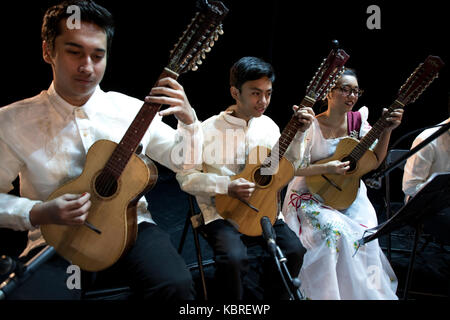 Filipinų liaudies muzikos ansamblis \PWUFilipinų liaudies muzikos ansamblis \PWU  