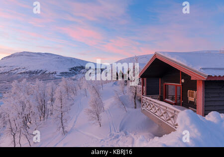 Sunrise at the picturesque Bjorkliden houses. Bjorkliden, Norbottens Ian, Sweden,Europe Stock Photo