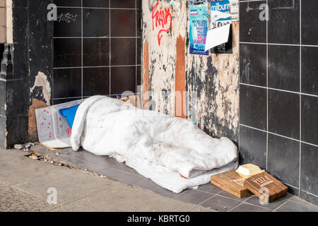 Rough sleeper. Homeless person sleeping rough in Sheffield, Yorkshire, England, UK Stock Photo