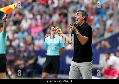 Valencia, Spain. 30th Sep, 2017. Head coach of Levante Ud Juan Ramon Lopez Muniz during spanish La Liga match between Levante UD vs Deportivo Alaves at Ciutat de Valencia Stadium on September 30, 2017. Credit: Gtres Información más Comuniación on line, S.L./Alamy Live News Stock Photo