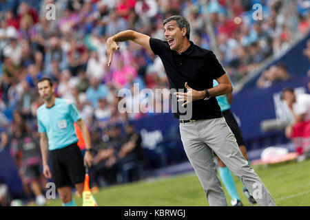 Valencia, Spain. 30th Sep, 2017. Head coach of Levante Ud Juan Ramon Lopez Muniz during spanish La Liga match between Levante UD vs Deportivo Alaves at Ciutat de Valencia Stadium on September 30, 2017. Credit: Gtres Información más Comuniación on line, S.L./Alamy Live News Stock Photo