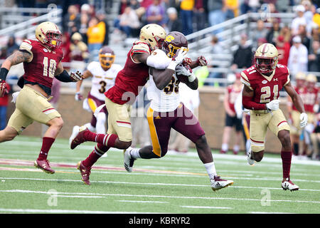 Alumni Stadium. 30th Sep, 2017. MA, USA; Central Michigan Chippewas running back Kumehnnu Gwilly (33) during the first half of the NCAA football game between Central Michigan Chippewas and Boston College Eagles at Alumni Stadium. Boston College defeated Central Michigan 28-8. Anthony Nesmith/CSM/Alamy Live News Stock Photo