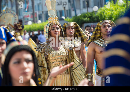 Alexandria, Egypt. 30th Sep, 2017. A young lady playing Queen Cleopatra (C) participates in a festive event themed 'Cleopatra's Dream', in Alexandria City, Egypt, Sept. 30, 2017. The Egyptian coastal province of Alexandria on Saturday held a festive event themed 'Cleopatra's Dream' to highlight the discovered sunken palace and city of the ancient Egyptian queen. Credit: Meng Tao/Xinhua/Alamy Live News Stock Photo