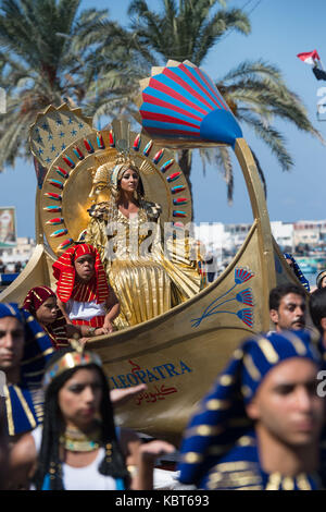 Alexandria, Egypt. 30th Sep, 2017. A young lady playing Queen Cleopatra participates in a festive event themed 'Cleopatra's Dream', in Alexandria City, Egypt, Sept. 30, 2017. The Egyptian coastal province of Alexandria on Saturday held a festive event themed 'Cleopatra's Dream' to highlight the discovered sunken palace and city of the ancient Egyptian queen. Credit: Meng Tao/Xinhua/Alamy Live News Stock Photo