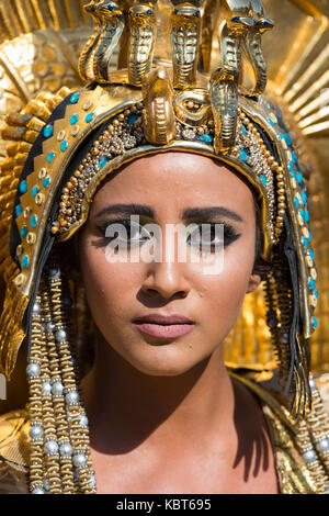 Alexandria, Egypt. 30th Sep, 2017. A young lady playing Queen Cleopatra participates in a festive event themed 'Cleopatra's Dream', in Alexandria City, Egypt, Sept. 30, 2017. The Egyptian coastal province of Alexandria on Saturday held a festive event themed 'Cleopatra's Dream' to highlight the discovered sunken palace and city of the ancient Egyptian queen. Credit: Meng Tao/Xinhua/Alamy Live News Stock Photo