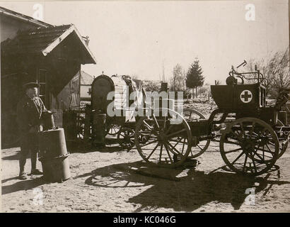 Schadhafter Dampfdesinfektor und Trinkwasserbereiter in Reparatur. (BildID 15800534) Stock Photo
