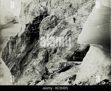 Dodici, Durchhaus Stellung vom Eingang in den Gletschertunnel aus. (BildID 15586451) Stock Photo