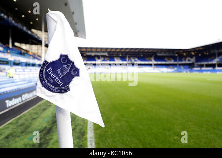 General view of an Everton branded corner flag at the ground ahead of the Premier League match at Goodison Park, Liverpool. PRESS ASSOCIATION Photo. Picture date: Sunday October 1, 2017. See PA story SOCCER Everton. Photo credit should read: Martin Rickett/PA Wire. RESTRICTIONS: EDITORIAL USE ONLY No use with unauthorised audio, video, data, fixture lists, club/league logos or 'live' services. Online in-match use limited to 75 images, no video emulation. No use in betting, games or single club/league/player publications. Stock Photo