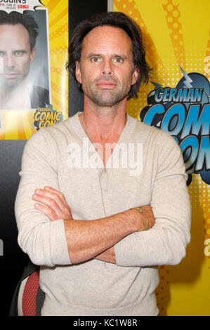 walton goggins venus senos