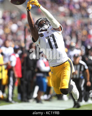 Baltimore Ravens quarterback Lamar Jackson (8) celebrates after a touchdown  during an NFL football game against the New Orleans Saints, Monday, Nov. 7,  2022, in New Orleans. (AP Photo/Tyler Kaufman Stock Photo - Alamy