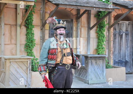Houston, USA. 30th Sep, 2017. A performer dressed as the King of the Texas Renaissance Festival greets visitors at Todd Mission, Texas, the United States, on Sept. 30, 2017. Texas Renaissance Festival began here in Texas on Saturday, bringing the magic of the Renaissance to life through Nov. 26. Credit: Liu Liwei/Xinhua/Alamy Live News Stock Photo