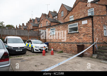 Banbury, United Kingdom. 02nd October 2017. A murder investigation has been launched following the discovery of two bodies at a property in Banbury. Officers attended an address on Newland Road at around 18:45 BST on Sunday 1st October where the bodies of two men were found deceased inside the property.  A 53-year-old man from Banbury has been arrested on suspicion of murder. He is currently in custody. Credit: Peter Manning/Alamy Live News Stock Photo