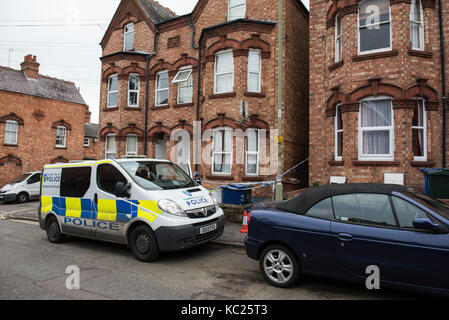 Banbury, United Kingdom. 02nd October 2017. A murder investigation has been launched following the discovery of two bodies at a property in Banbury. Officers attended an address on Newland Road at around 18:45 BST on Sunday 1st October where the bodies of two men were found deceased inside the property.  A 53-year-old man from Banbury has been arrested on suspicion of murder. He is currently in custody. Credit: Peter Manning/Alamy Live News Stock Photo