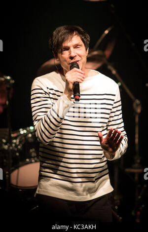 Norway, Oslo – August 8, 2017. The American pop and rock band Sparks performs a live concert at Rockefeller in Oslo. Here singer and songwriter Russell Mael is seen live on stage. Stock Photo