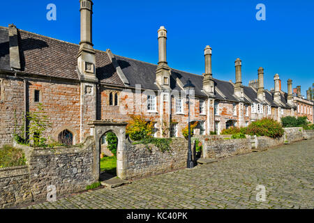 WELLS CITY SOMERSET ENGLAND CATHEDRAL HOUSES OF VICARS CLOSE THE OLDEST MEDIEVAL RESIDENTIAL STREET IN EUROPE Stock Photo