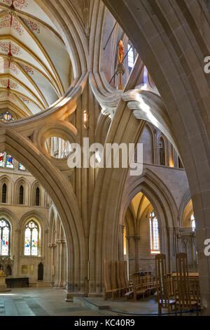 WELLS CITY SOMERSET ENGLAND CATHEDRAL MEDIEVAL SCISSOR ARCHES IN THE KNAVE Stock Photo