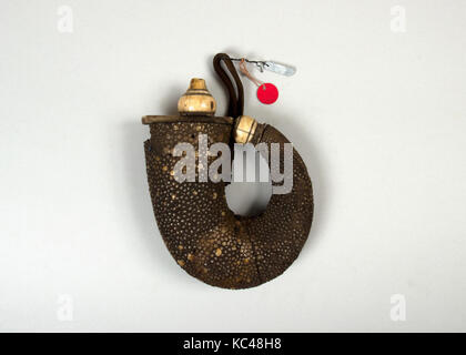 Powder flask hi-res stock photography and images - Alamy