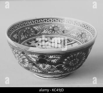 Double-bottomed Bowl, Ming dynasty (1368–1644), Jiajing period (1522–66), mid-16th century, China, Porcelain painted Stock Photo