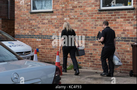 Banbury, United Kingdom. 02nd October 2017. A murder investigation has been launched following the discovery of two bodies at a property in Banbury. Officers attended an address on Newland Road at around 18:45 BST on Sunday 1st October where the bodies of two men were found deceased inside the property. A 53-year-old man from Banbury has been arrested on suspicion of murder. He is currently in custody. Credit: Peter Manning/Alamy Live News Stock Photo