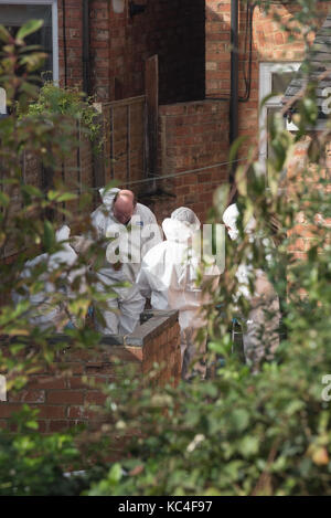 Banbury, United Kingdom. 02nd October 2017. A murder investigation has been launched following the discovery of two bodies at a property in Banbury. Officers attended an address on Newland Road at around 18:45 BST on Sunday 1st October where the bodies of two men were found deceased inside the property. A 53-year-old man from Banbury has been arrested on suspicion of murder. He is currently in custody. Credit: Peter Manning/Alamy Live News Stock Photo