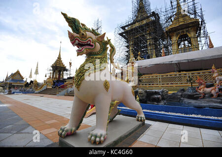 Bangkok. 2nd Oct, 2017. This photo taken on Oct. 2, 2017 shows the sculpture of a mythical creature in front of the royal crematorium for the late Thai King Bhumibol Adulyadej in Bangkok, Thailand. A royal funeral for Thailand's late King Bhumibol Adulyadej is scheduled in late October. Credit: Rachen Sageamsak/Xinhua/Alamy Live News Stock Photo